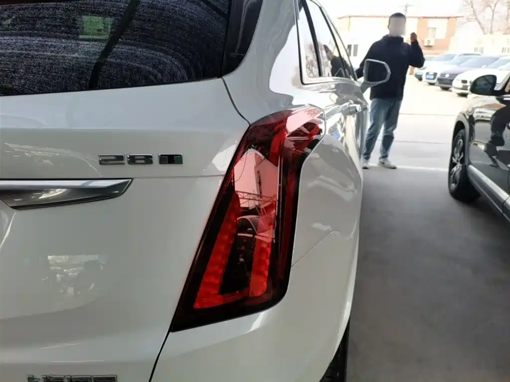 Cadillac XT5 2021 2.0T 2WD Luxury Edition фото 8