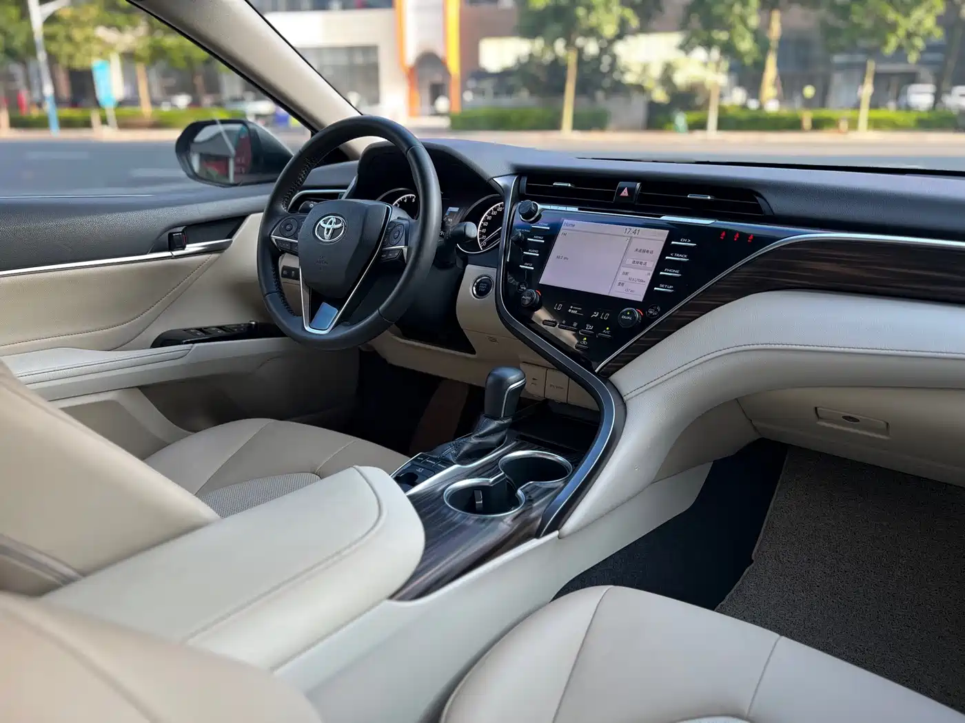 Toyota Camry 2018 2.5G Luxury Edition фото 6