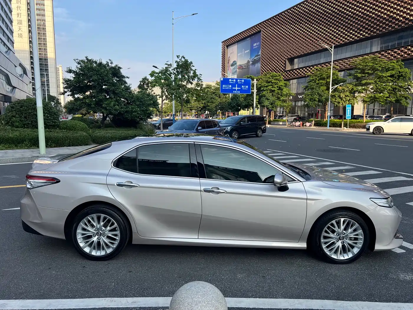 Toyota Camry 2018 2.5G Luxury Edition фото 2