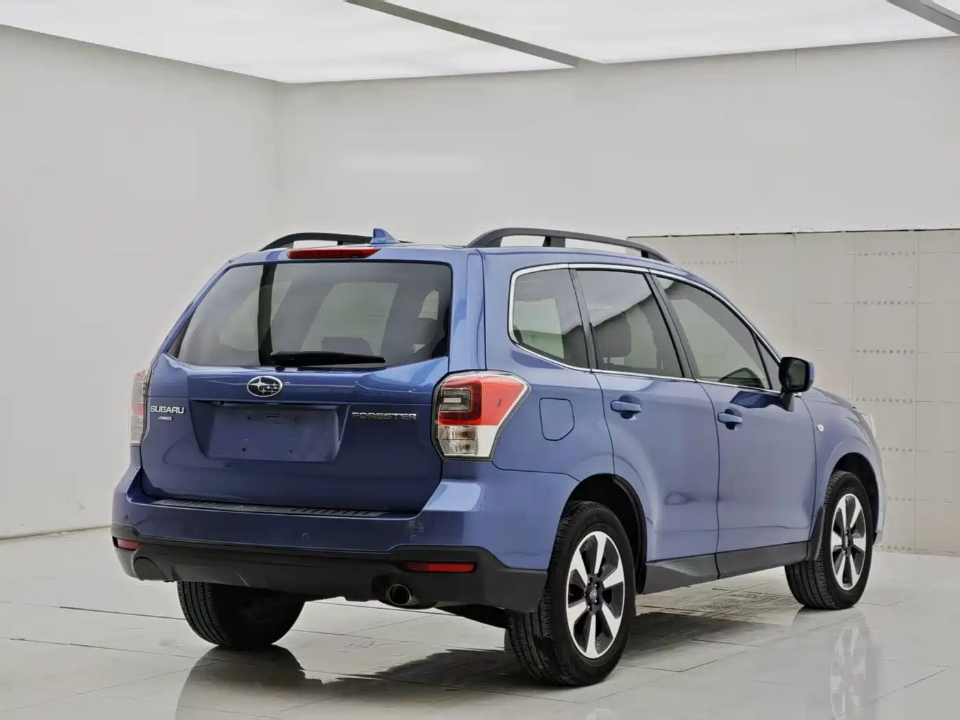 Subaru Forester 2016 2.0i Luxury Navigation Edition фото 10