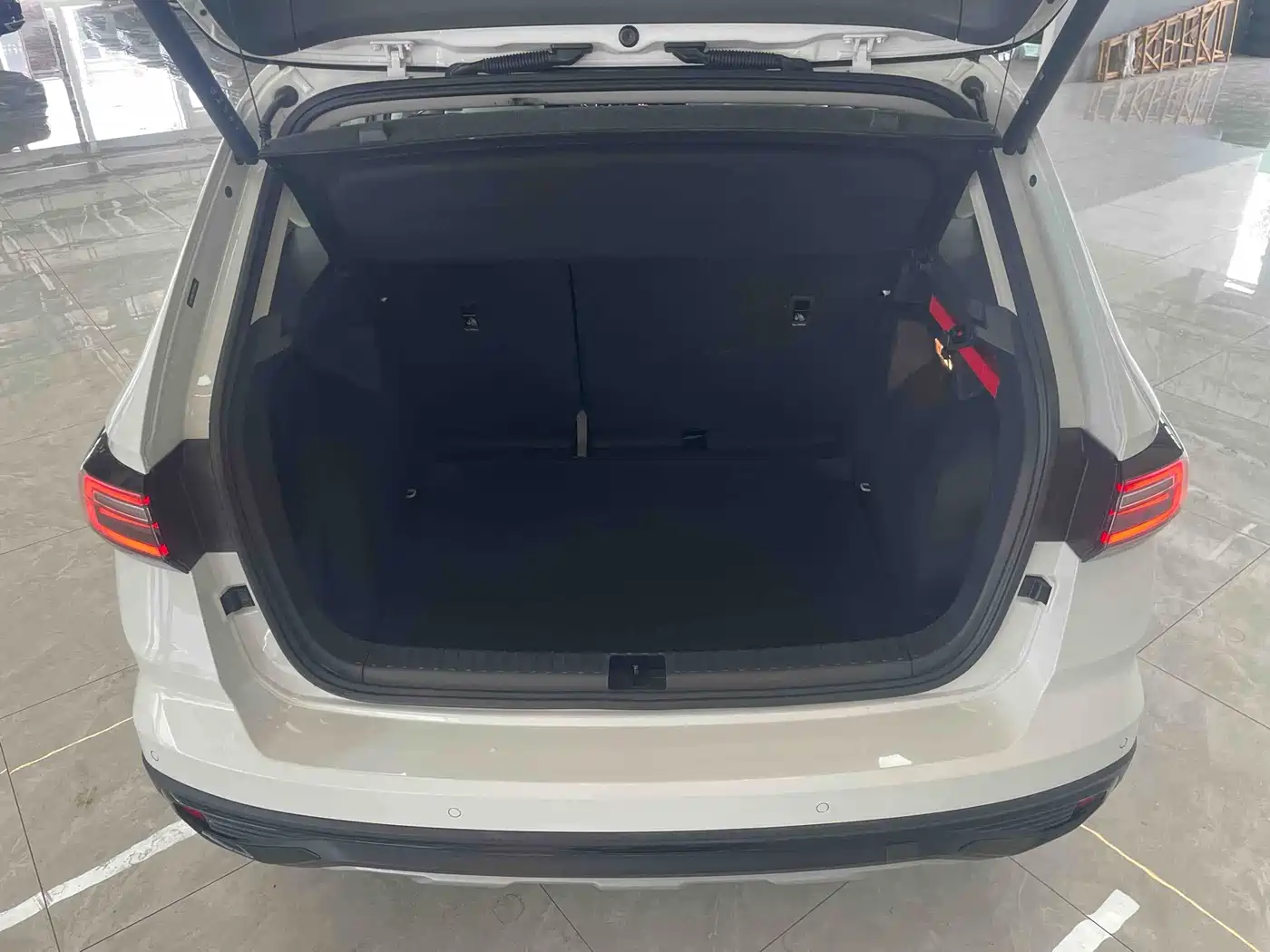 Volkswagen Tharu 2024 300TSI 2WD Moon Premium Edition фото 10