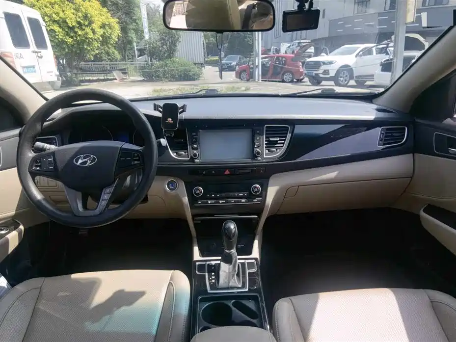 Hyundai Mistra 2014 1.8L Auto Smart GLS фото 9