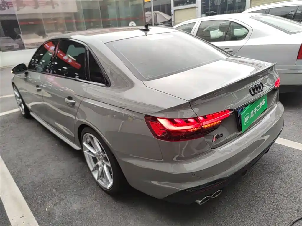 AUDI S4