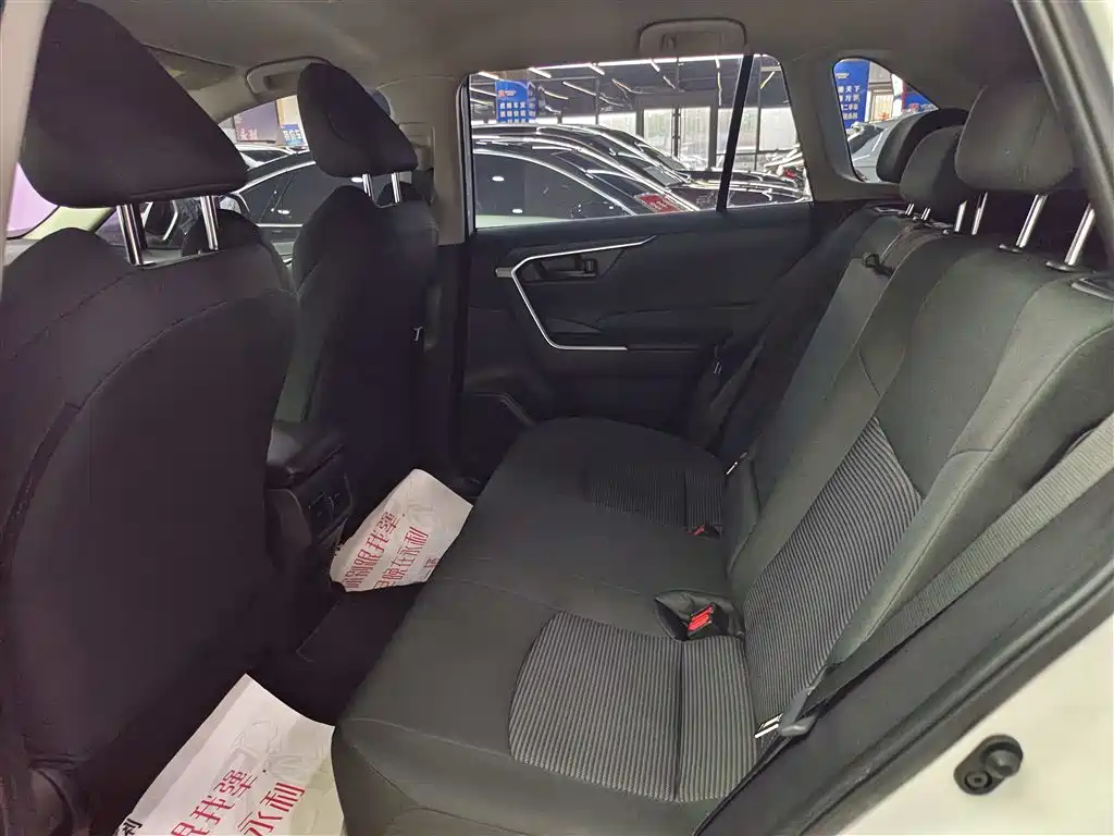 Toyota Wildlander 2022 2.0L CVT FWD Leading Edition фото 11