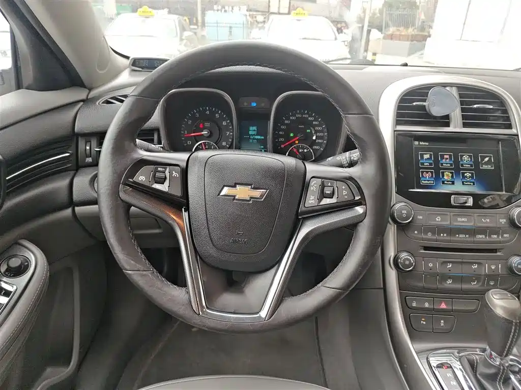 Chevrolet Malibu 2014 2.0L Automatic Luxury фото 7