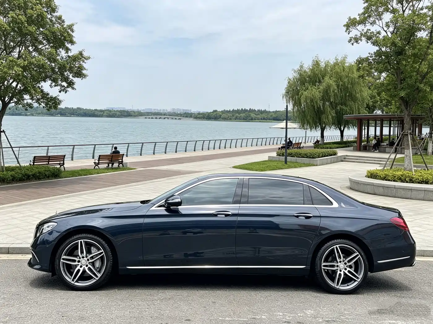 Mercedes-Benz E-Class 2017 E 300 L Luxury фото 2