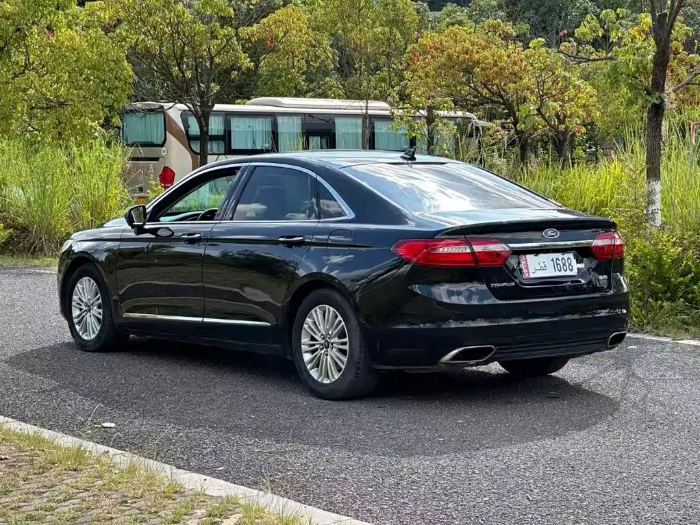Фото 9 - Ford Taurus