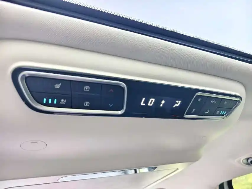 GAC Trumpchi Trumpchi E8 NEV 2024 150km Soaring Dragon Glory Edition фото 9