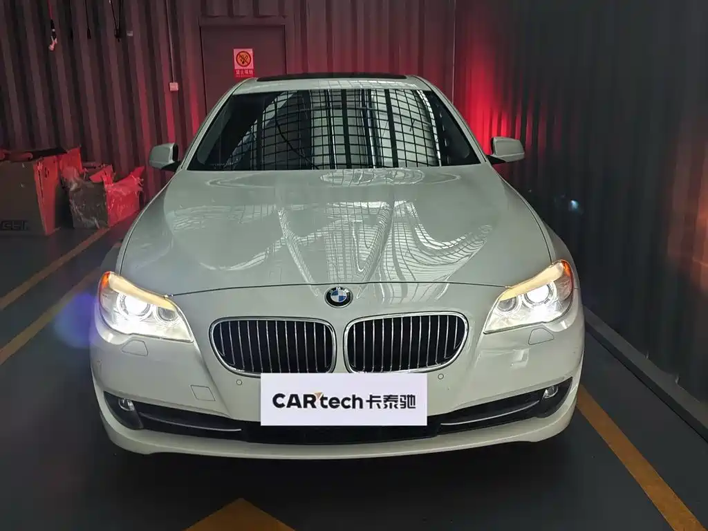 BMW 5 Series 2013 525Li Luxury фото 2