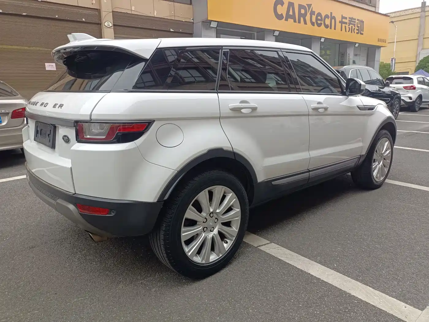 Land Rover Range Rover Evoque 2017 2.0T SE Smart Shine Edition фото 3
