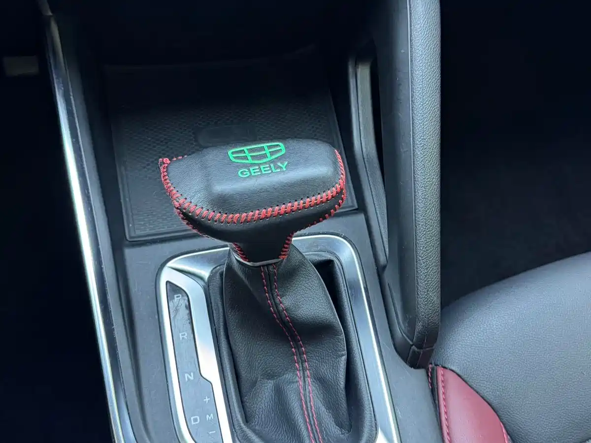 Фото 9 - Geely Vision X3