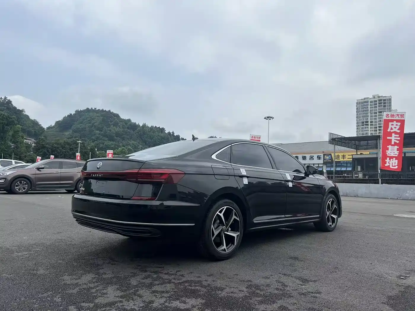 Volkswagen Passat 2025 Outstanding 330TSI Starlight Elite Edition фото 6