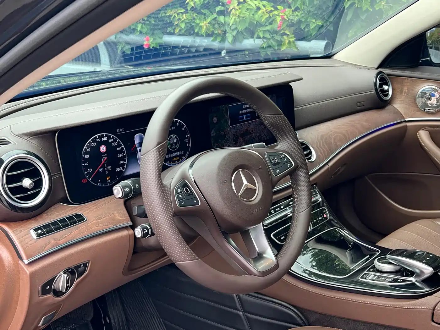 Mercedes-Benz E-Class 2017 E 300 L Luxury фото 3