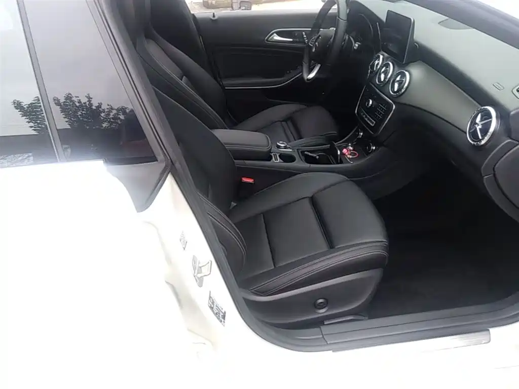 Mercedes-Benz CLA (Import) 2017 Facelift CLA 200 Style фото 25