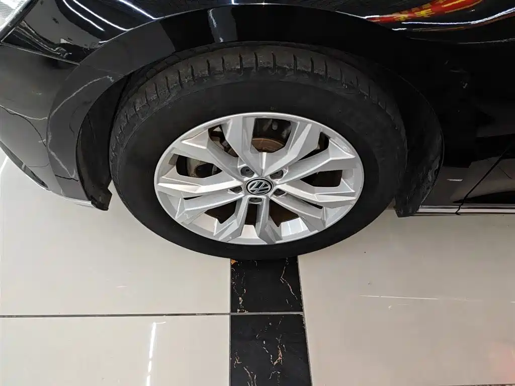 Volkswagen Magotan 2019 330TSI DSG Luxury Class China VI фото 23
