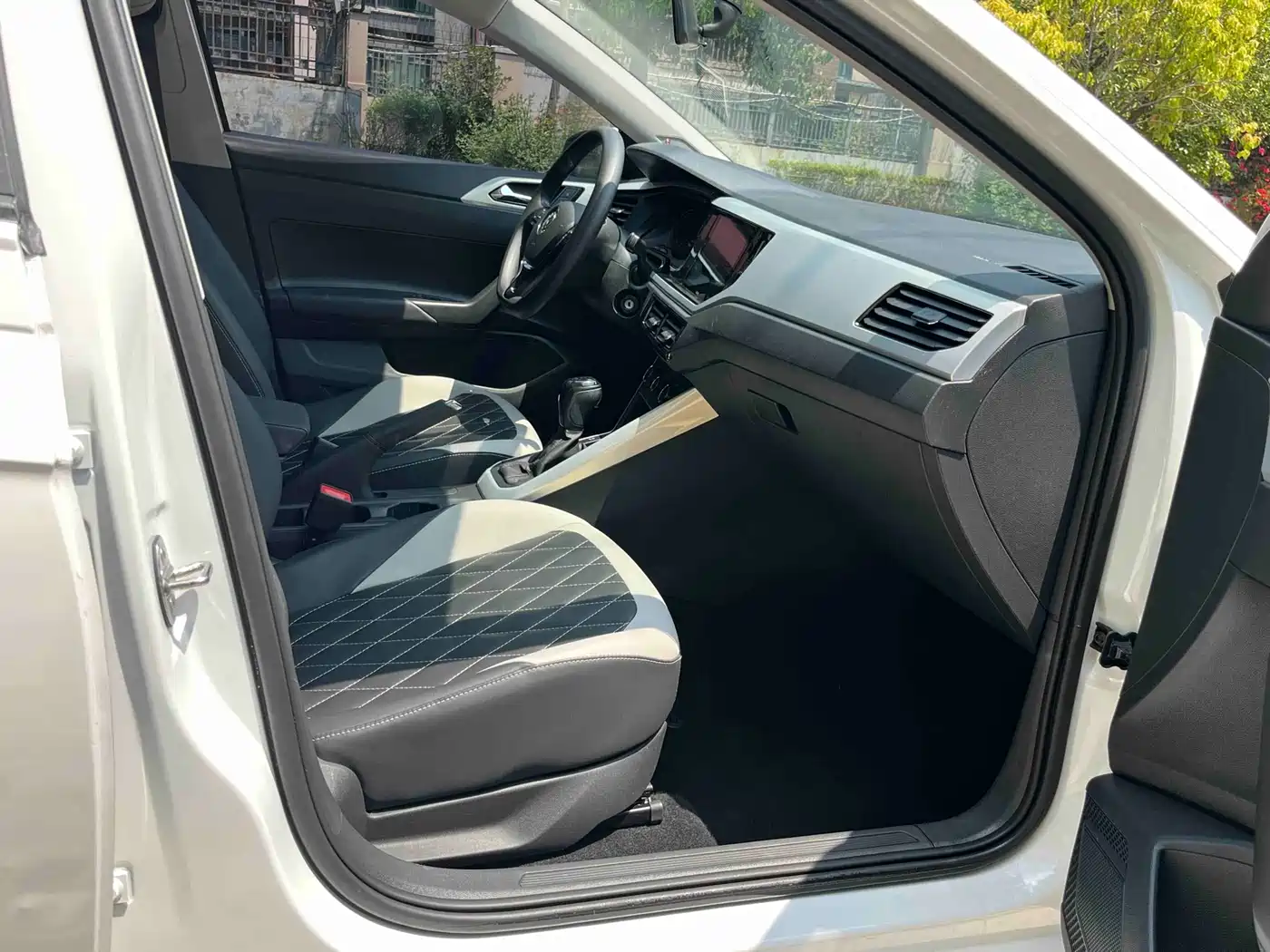 Volkswagen Polo 2019 Plus 1.5L Automatic Colorful Tech Edition фото 18