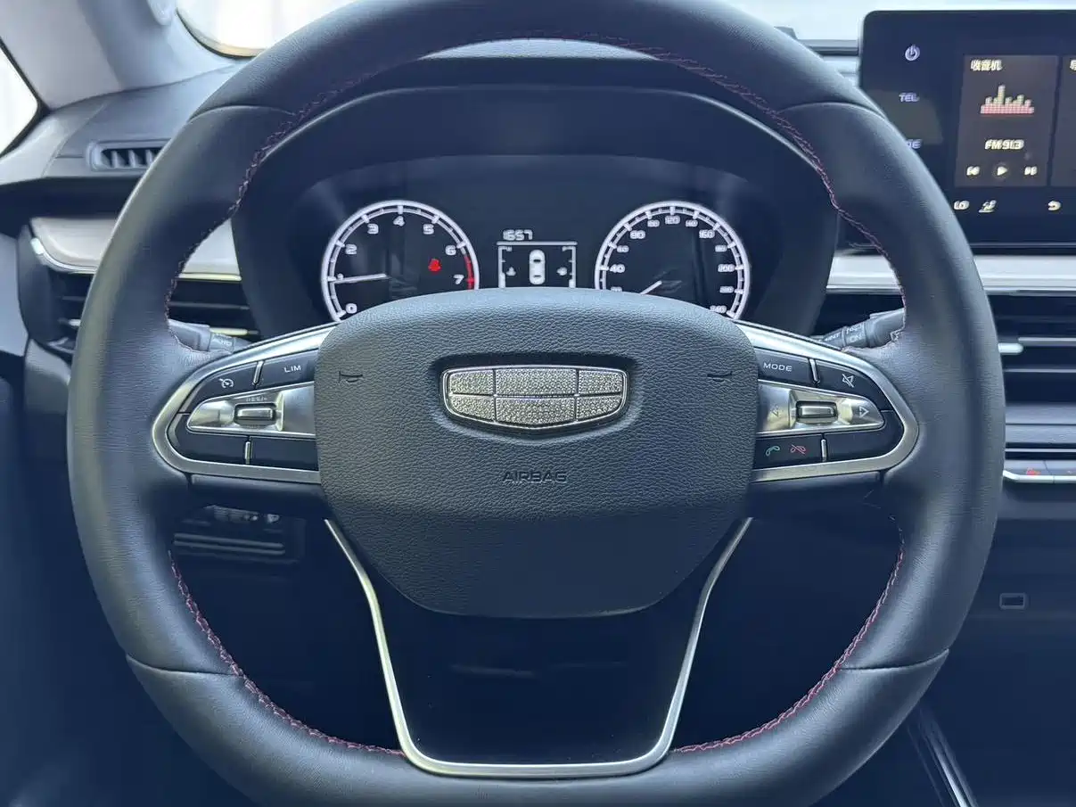 Фото 11 - Geely Vision X3