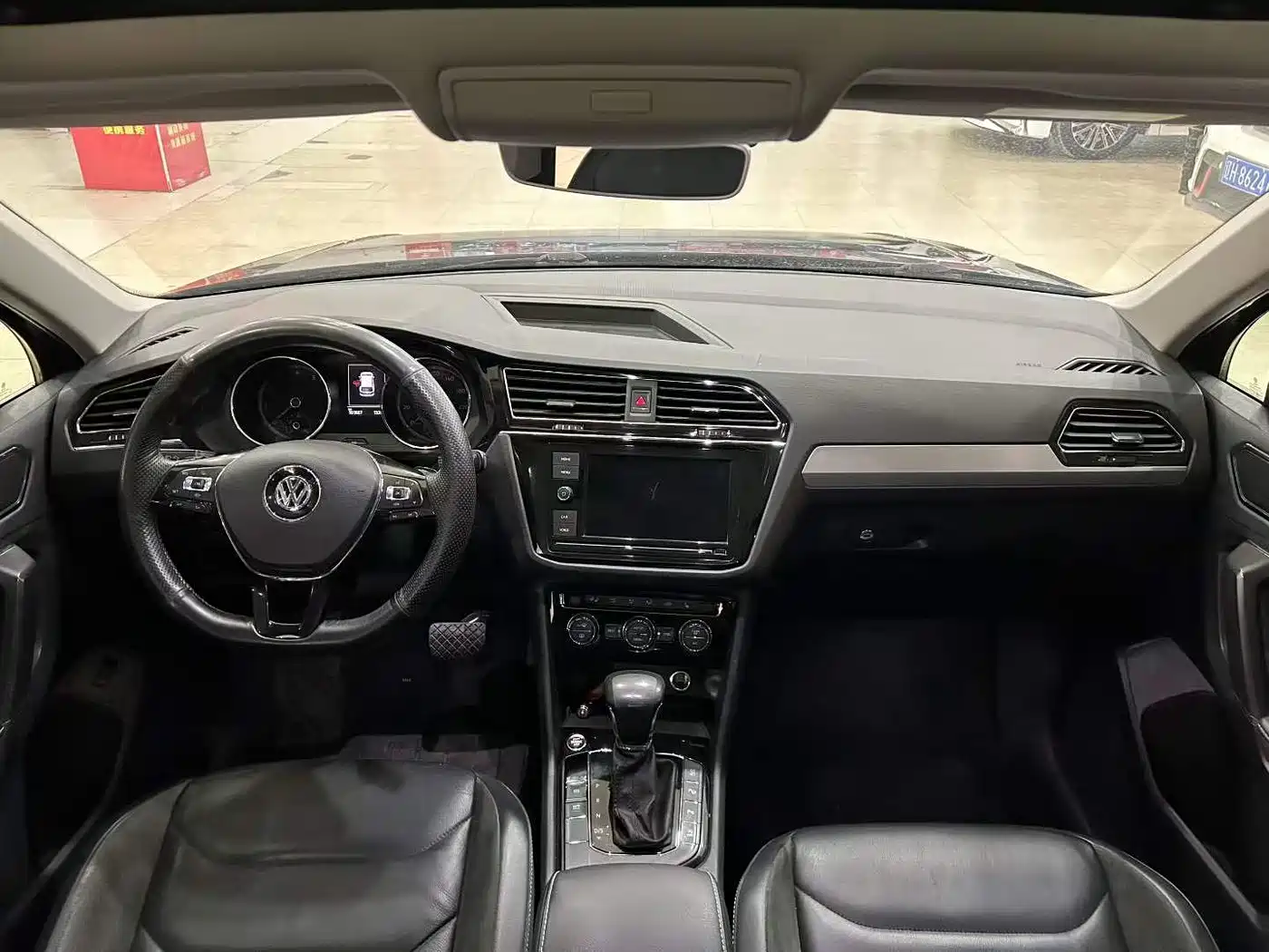 Volkswagen Tiguan L 2019 330TSI Automatic 2WD Smart Luxury Edition China VI фото 4
