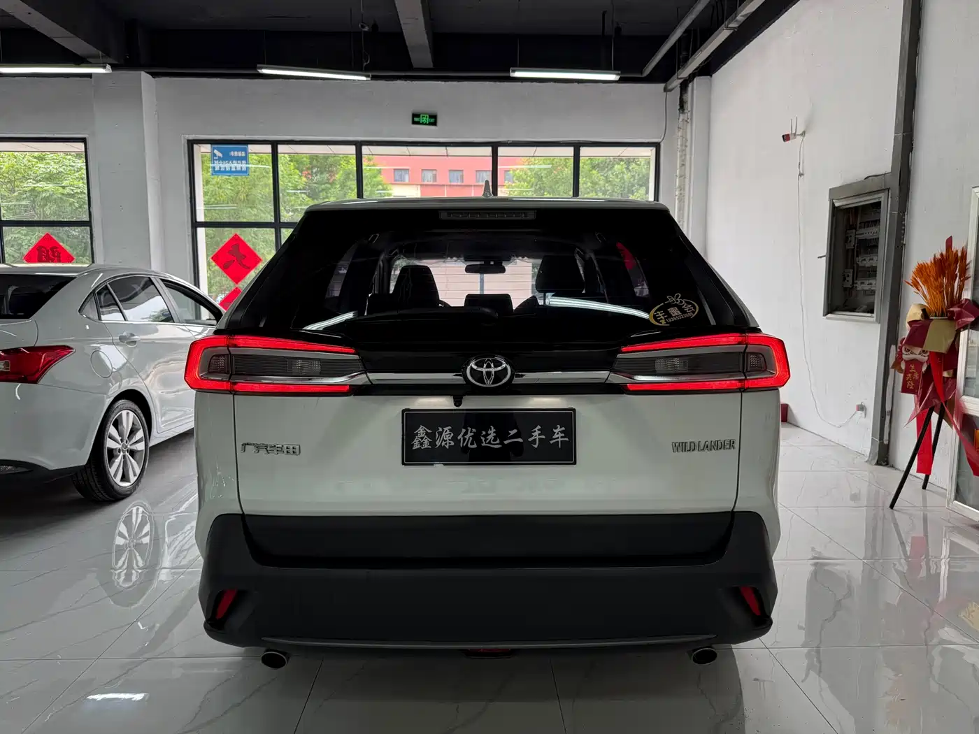 Toyota Wildlander 2023 2.0L CVT FWD LE фото 8