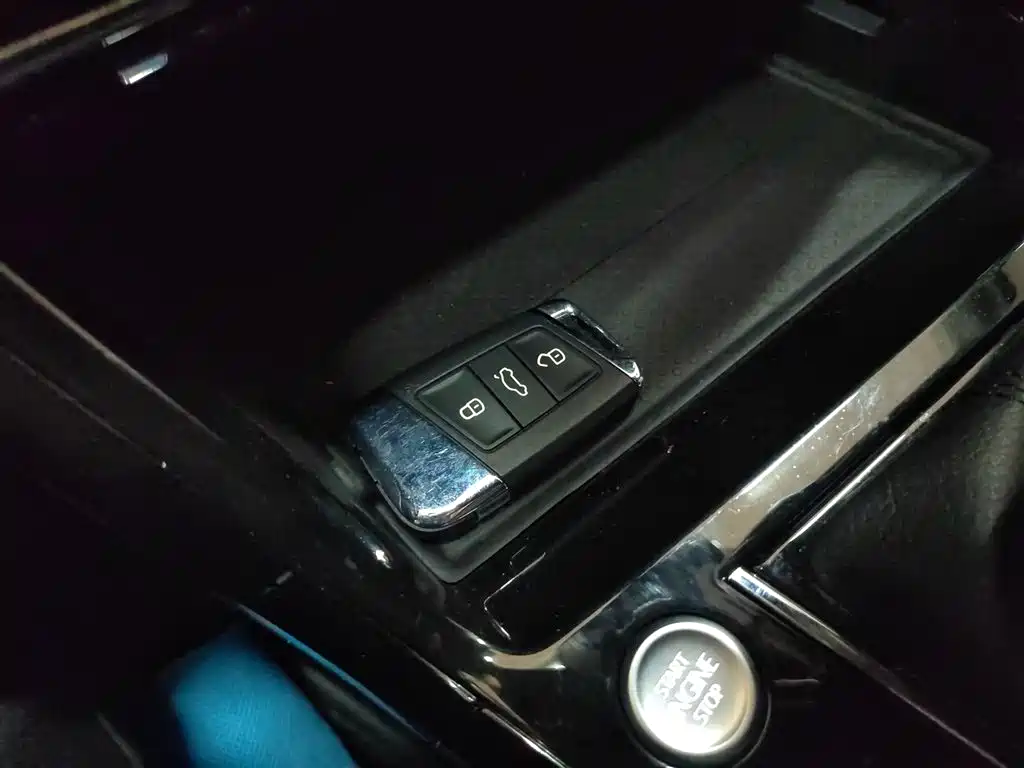 Volkswagen Passat 2023 Facelift 330TSI Luxury Edition фото 9