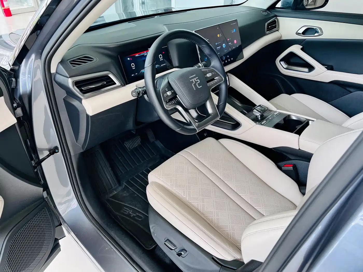 BYD Yuan UP 2024 401KM Surpass Edition фото 14