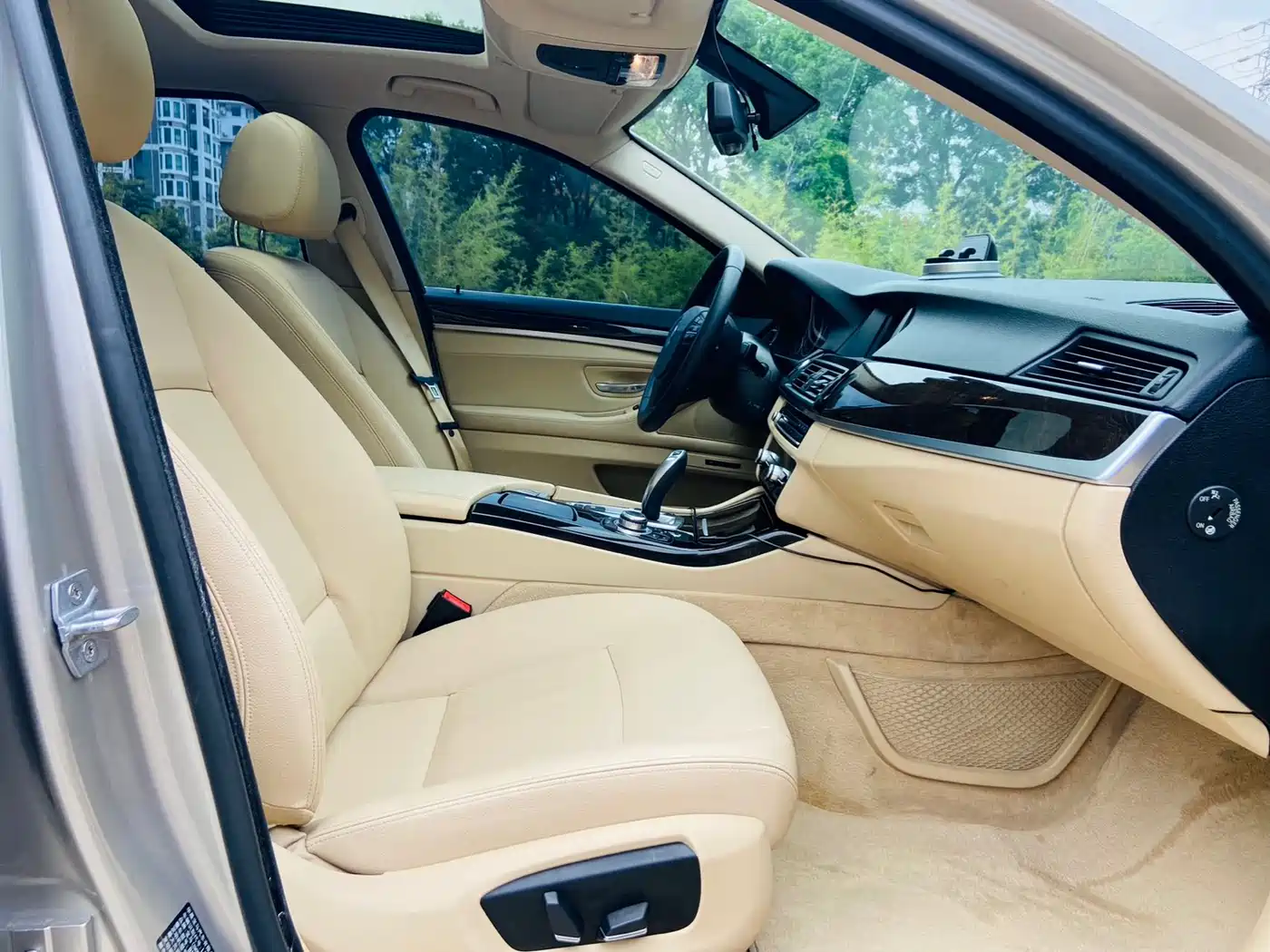 BMW 5 Series 2014 525Li Leading фото 14