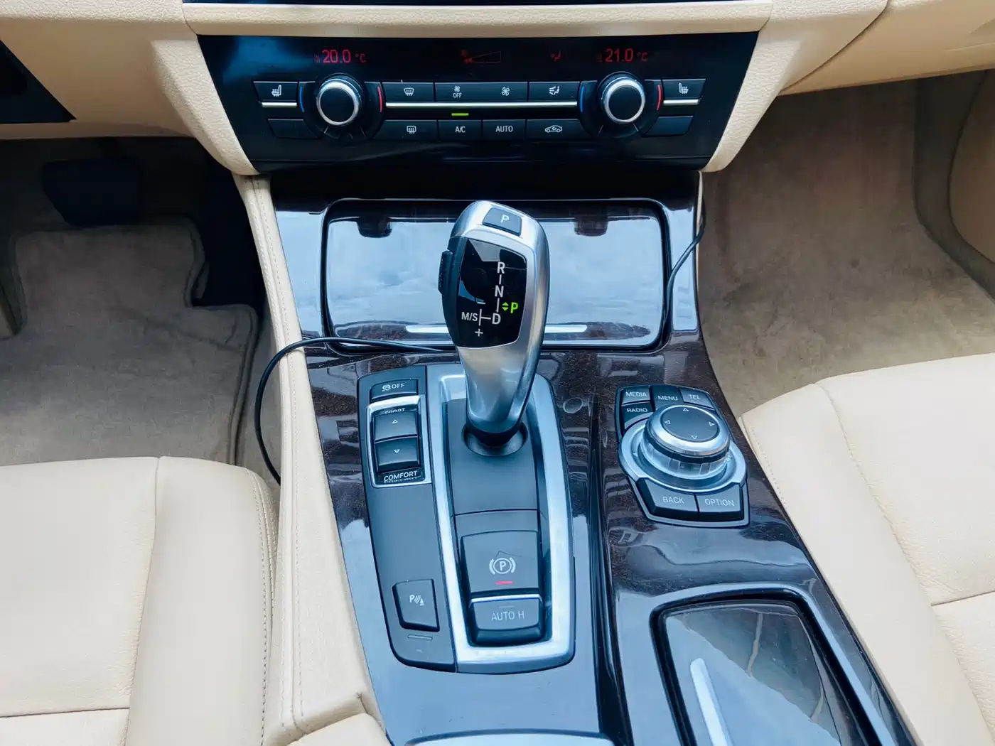 BMW 5 Series 2014 525Li Leading фото 18
