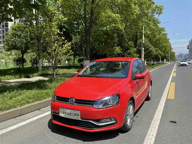 VOLKSWAGEN POLO
