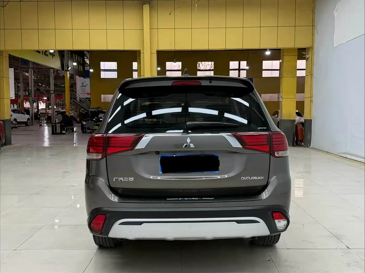 Mitsubishi Outlander 2021 2.4L 4WD Premium Edition 5-seater фото 8