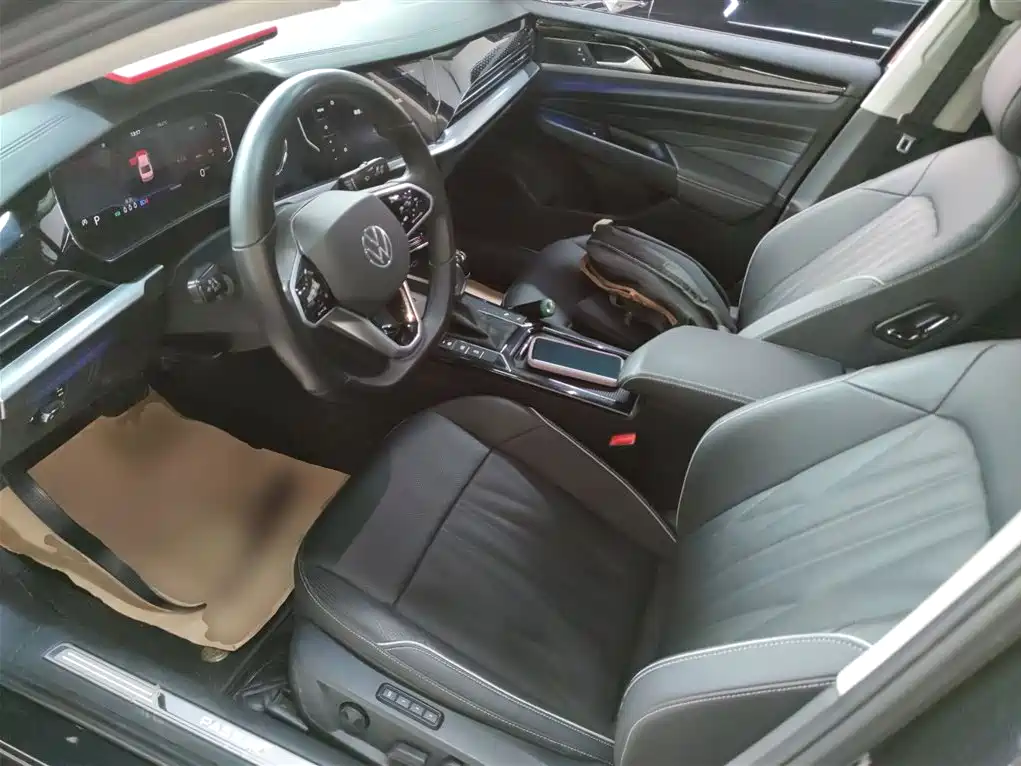 Volkswagen Passat 2022 330TSI Luxury Edition фото 15