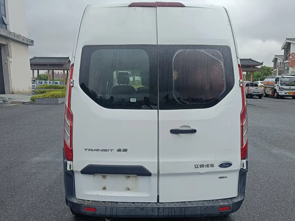 Фото 7 - Ford Transit