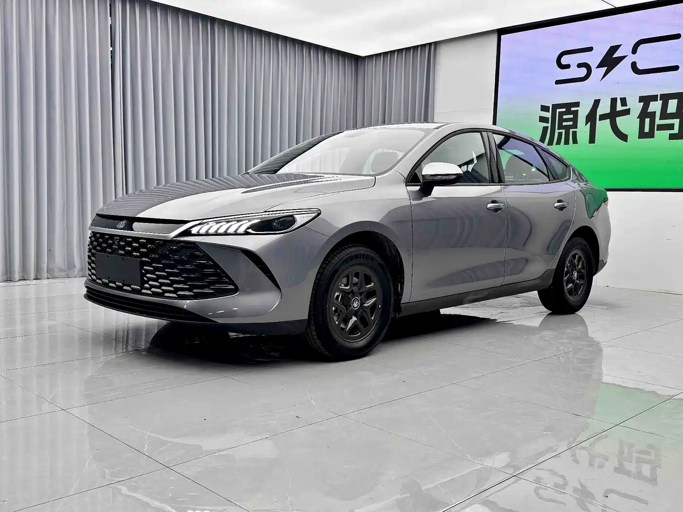 BYD Qin PLUS 2026 DM-i 128KM Progressive фото 2