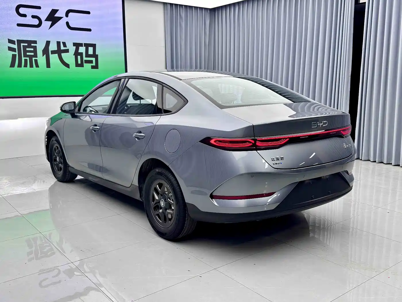 BYD Qin PLUS 2026 DM-i 128KM Progressive фото 15