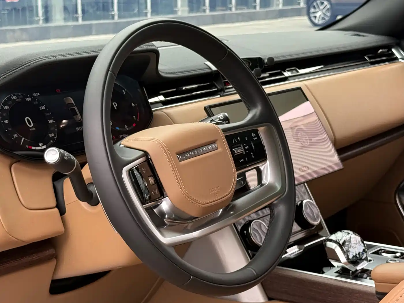 Land Rover Range Rover 2023 3.0 L6 400PS Golden Age 7-Seater Long Wheelbase фото 15