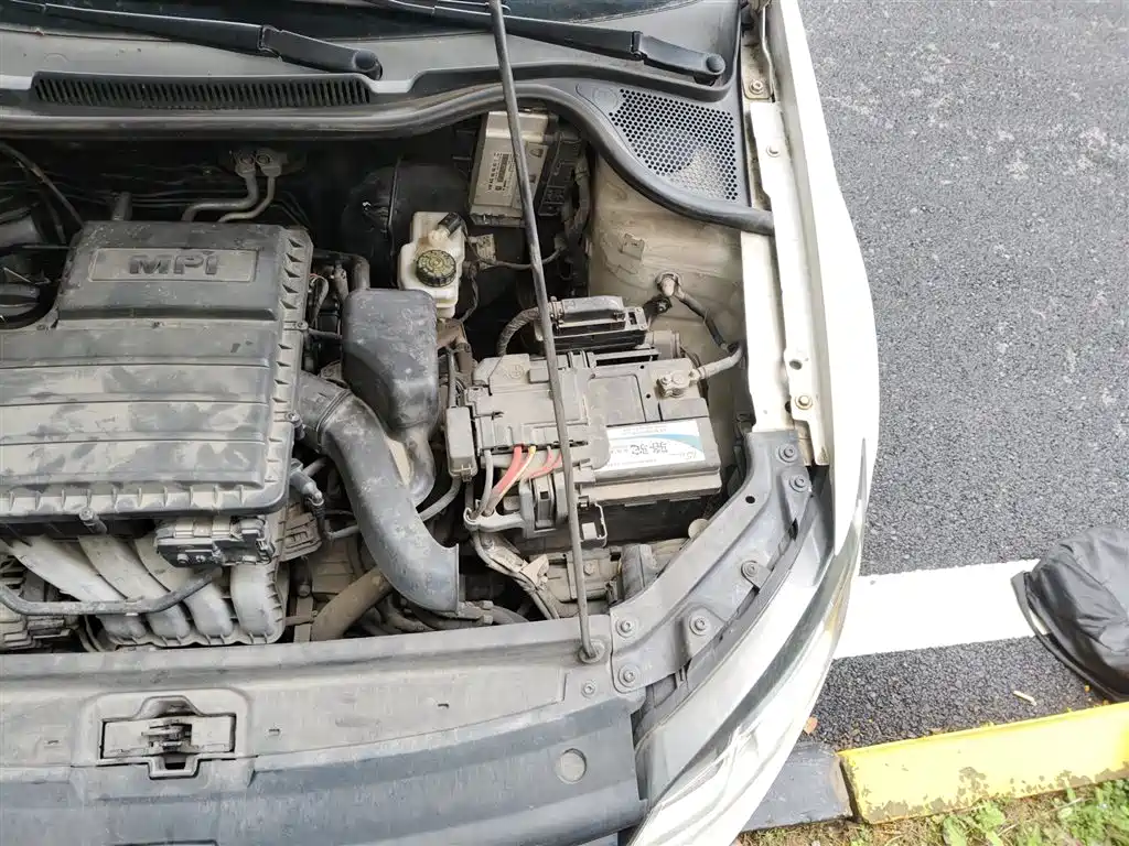 Volkswagen Polo 2014 1.4L Automatic Comfort Edition фото 21
