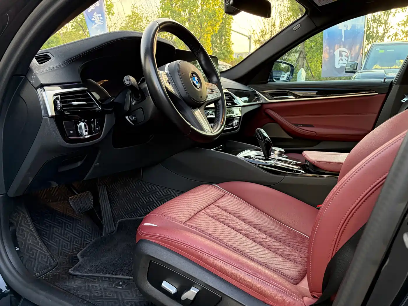 BMW 5 Series 2022 Model Second Facelift 525Li M Sport Package фото 4
