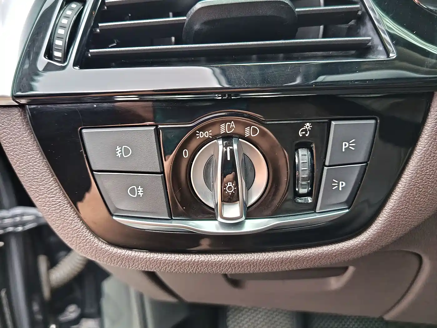 BMW 5 Series 2019 530Li Leading Luxury Package фото 15