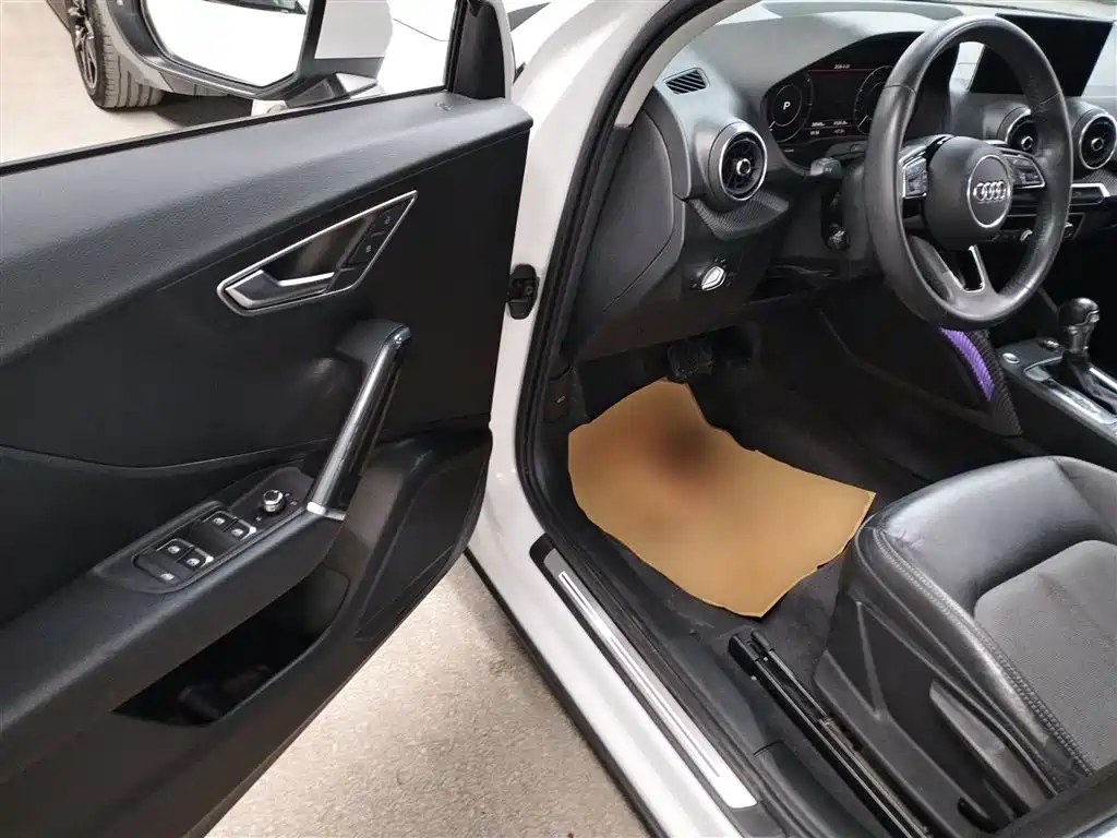 AUDI Q2L E-TRON