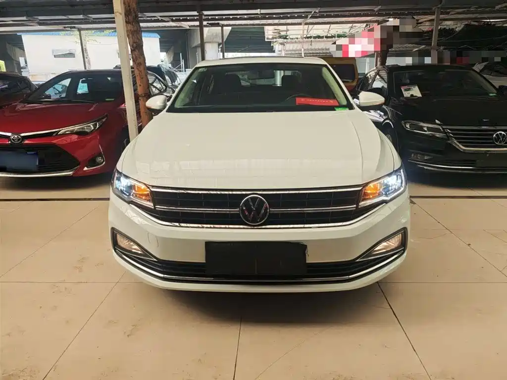 VOLKSWAGEN BORA