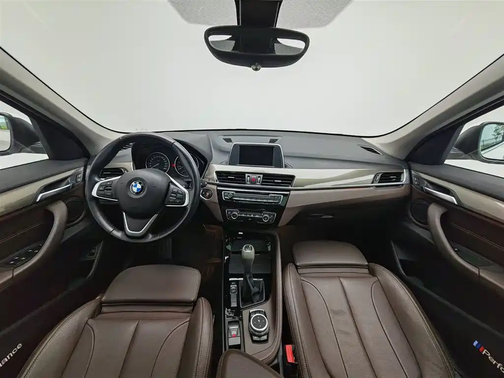 BMW X1 2018 sDrive18Li Premium Model фото 5