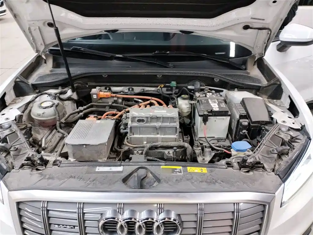 AUDI Q2L E-TRON