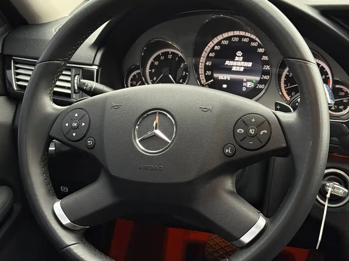 Mercedes-Benz E-Class 2013 Model E 260 L CGI Fashion фото 10