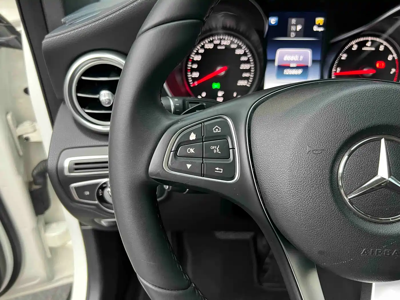 Mercedes-Benz GLC 2017 GLC 200 4MATIC фото 18