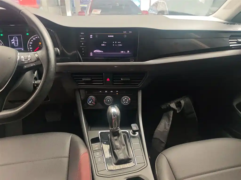 VOLKSWAGEN BORA