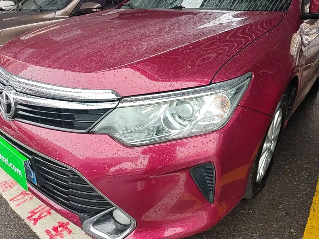 Фото 24 - Toyota Camry