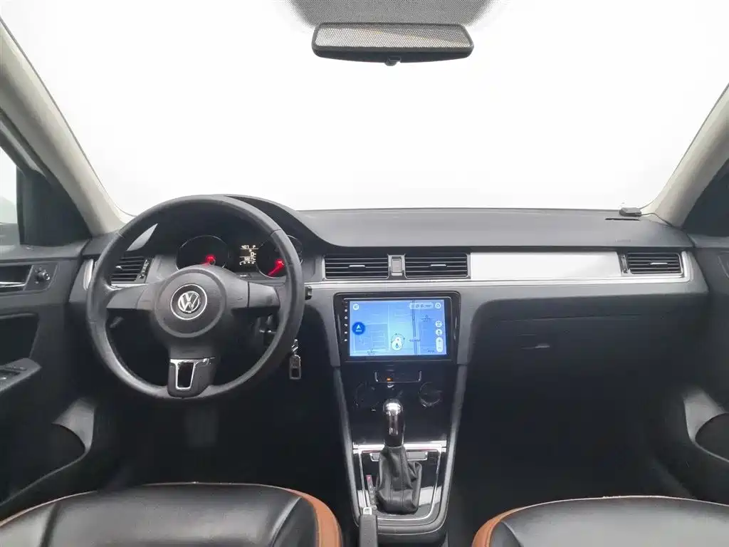 Volkswagen Bora 2014 1.6L Automatic Fashion Edition фото 5