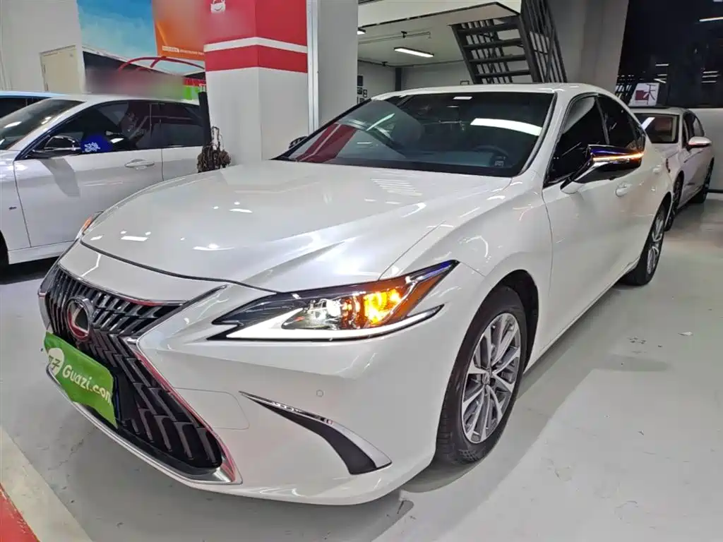 Lexus ES 2023 200 Excellence Edition фото 2