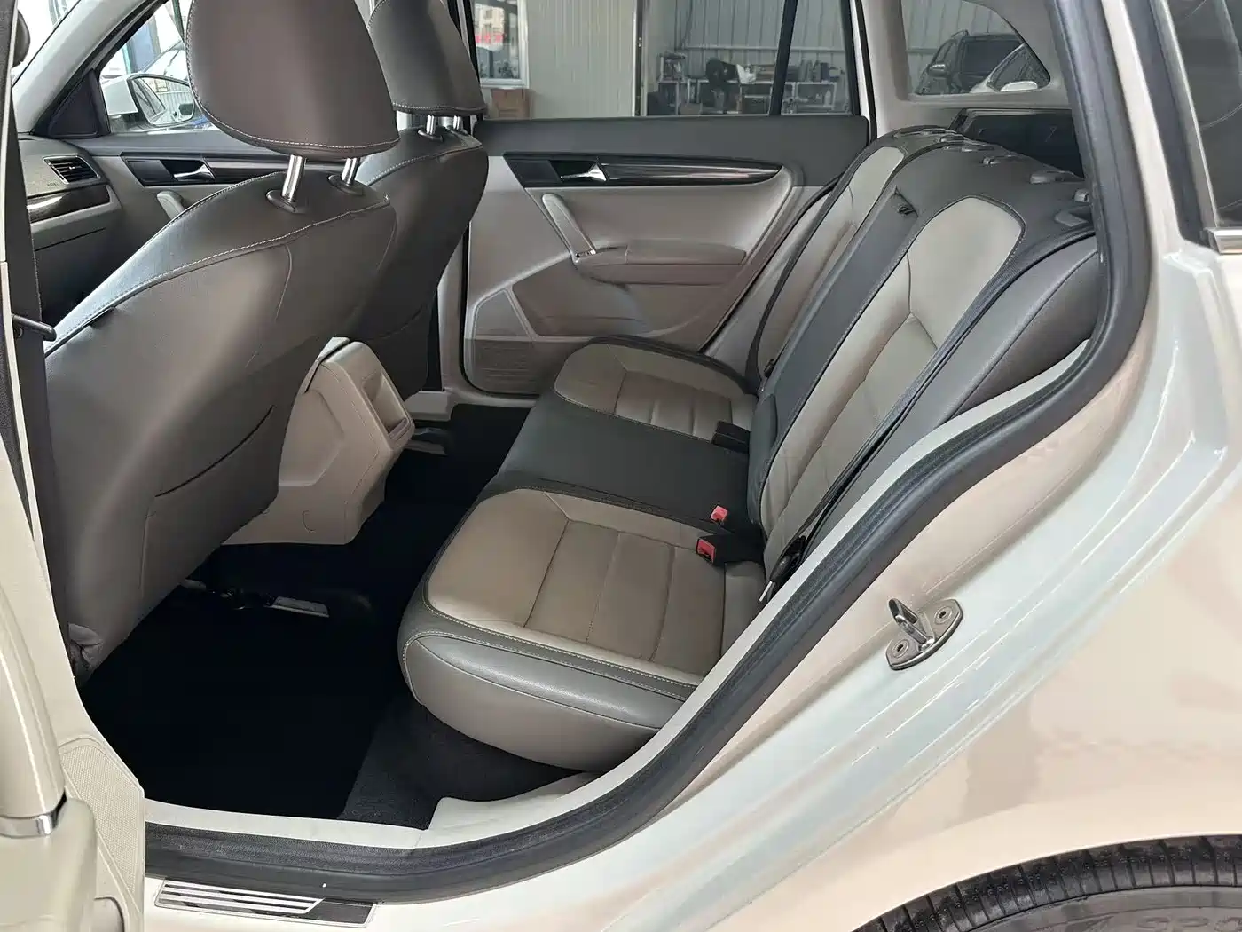 Volkswagen Lavida Tour 2013 1.6L Automatic Comfort фото 6
