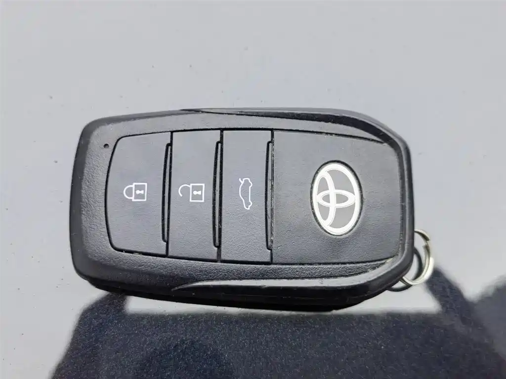 Toyota Camry 2024 2.0E Elite Edition фото 19