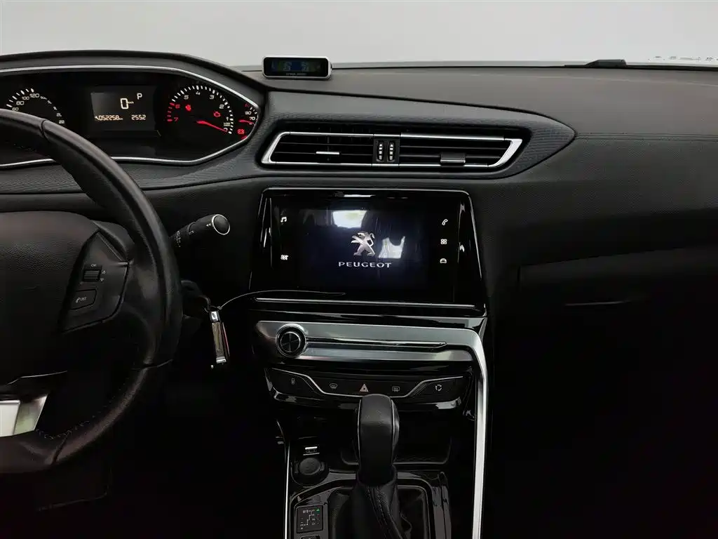 Peugeot 308 2019 1.6L Automatic Luxury Version China V фото 12